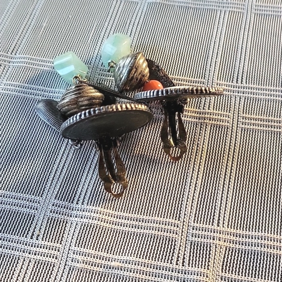 Vintage Mixed Materials Clip-on Earrings - Picture 4 of 4